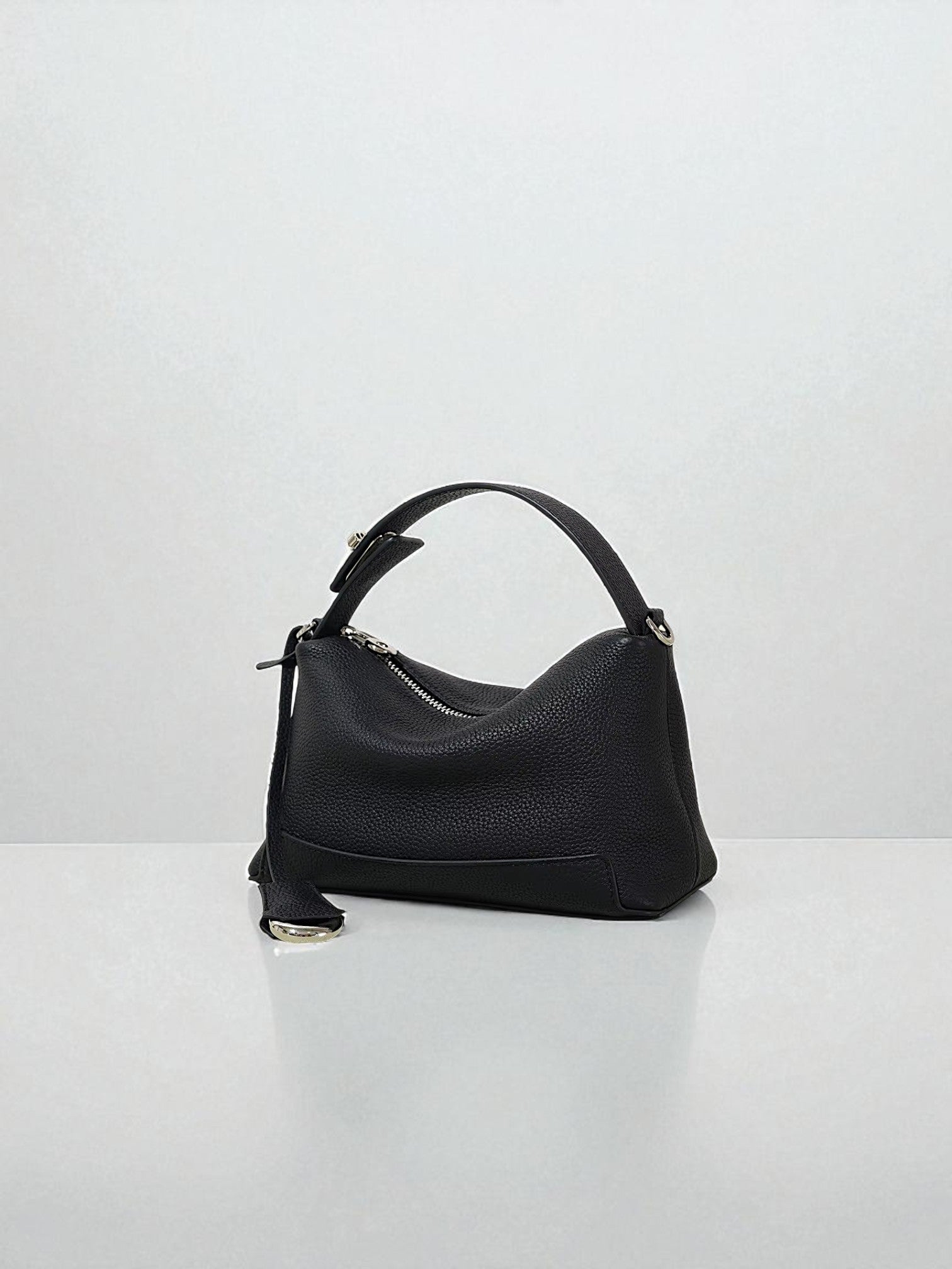 Evora Leather Hand Bag