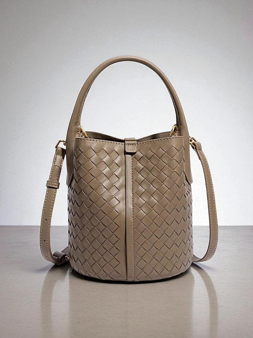 Vienne Bucket Bag