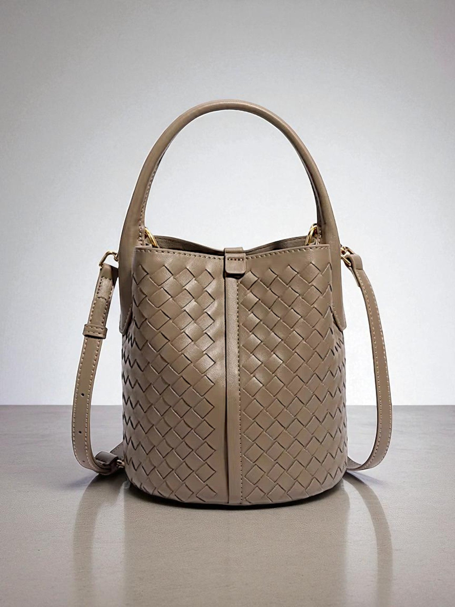 Vienne Bucket Bag