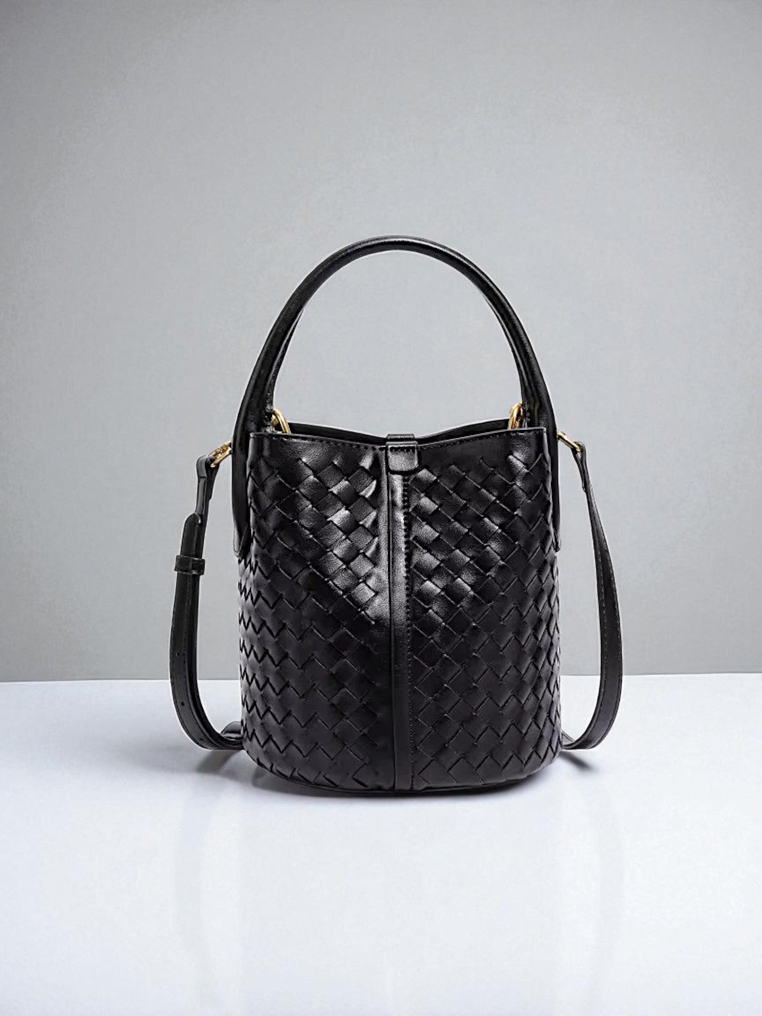 Vienne Bucket Bag